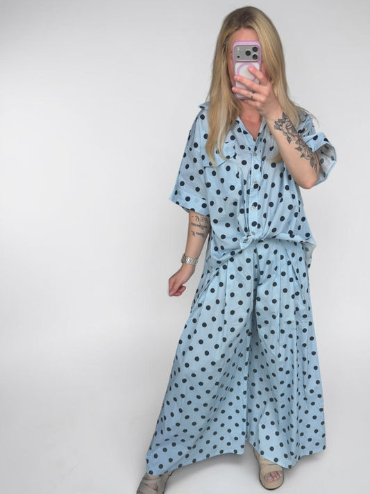 Zweiteiliges Damen-Set mit Polka Dots – Oversize Hemdbluse & weite Palazzo-Hose in Pink