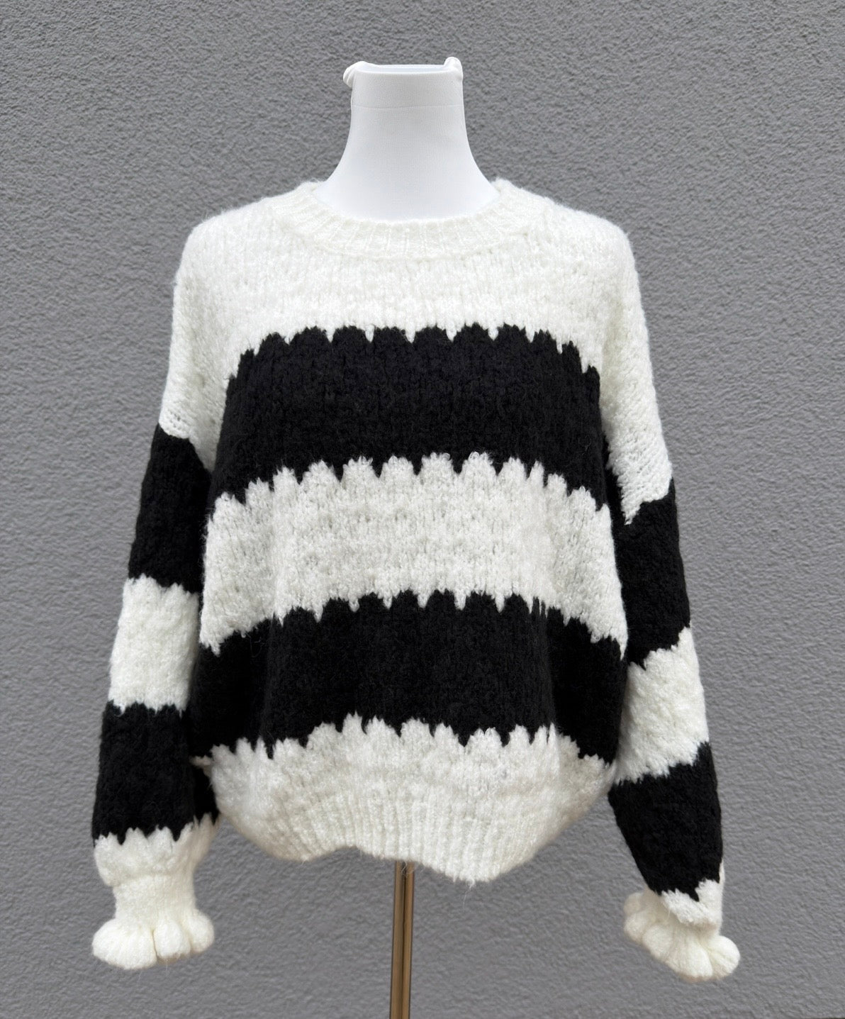 Oversize Streifenpullover - Feinraummode