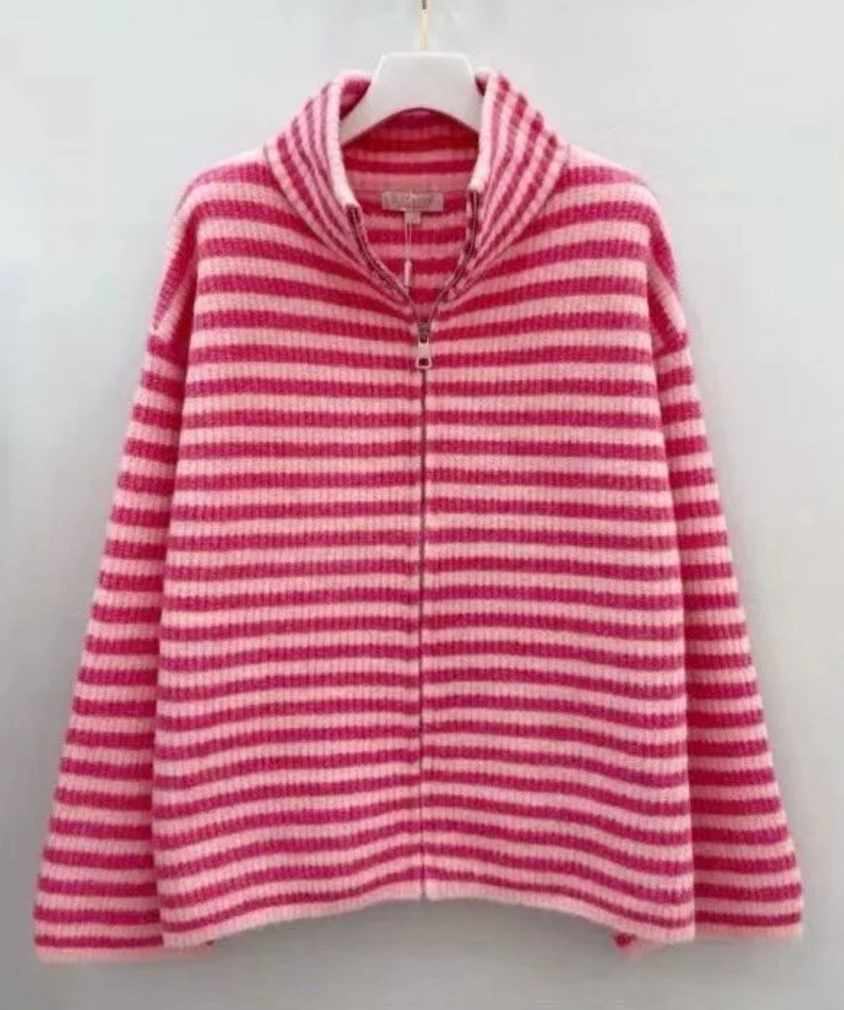 Pink gestreifter Zip-Cardigan – Cozy Chic Strickjacke mit Reißverschluss