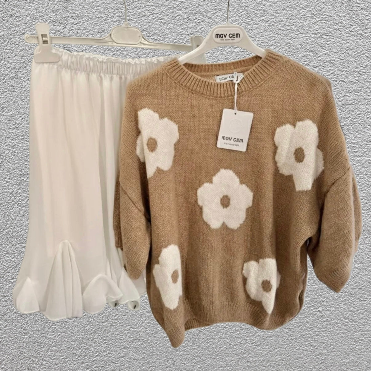 Süßer Kurzarmpulli mit Blumen - Feinraummode