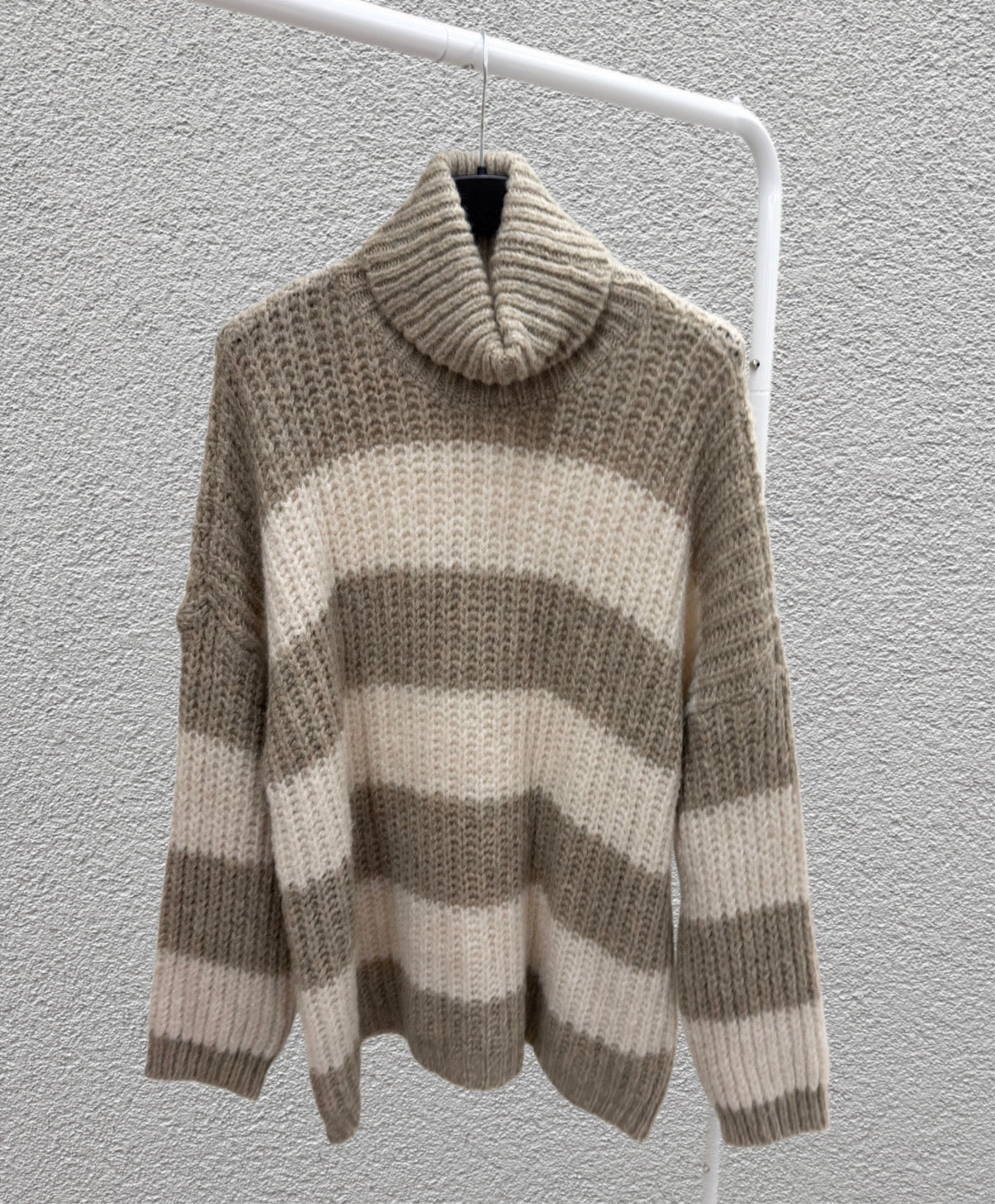 Oversize Rolli mit Streifen - Feinraummode