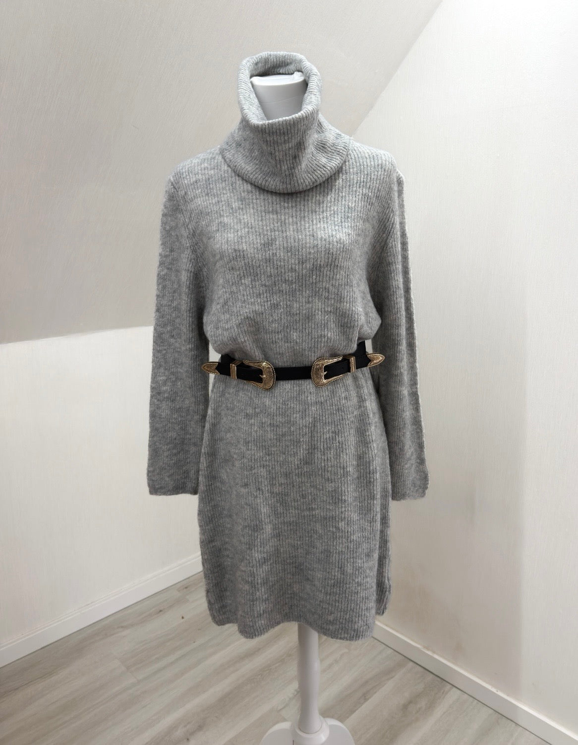 Strickkleid Kragen - Feinraummode