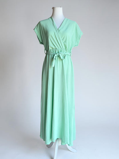 Kurzarm-Maxikleid in Wickeloptik