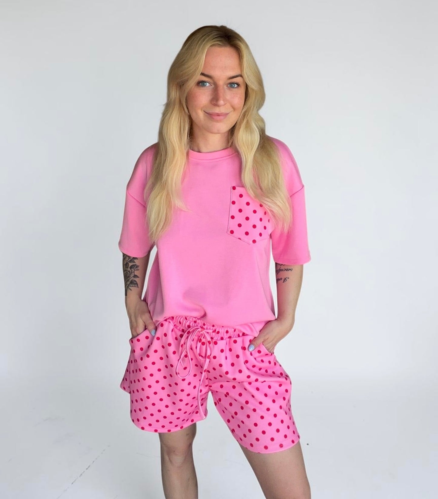Verspieltes Polka-Dot Lounge-Set „Sweet Dots“ – Knalliges Pink