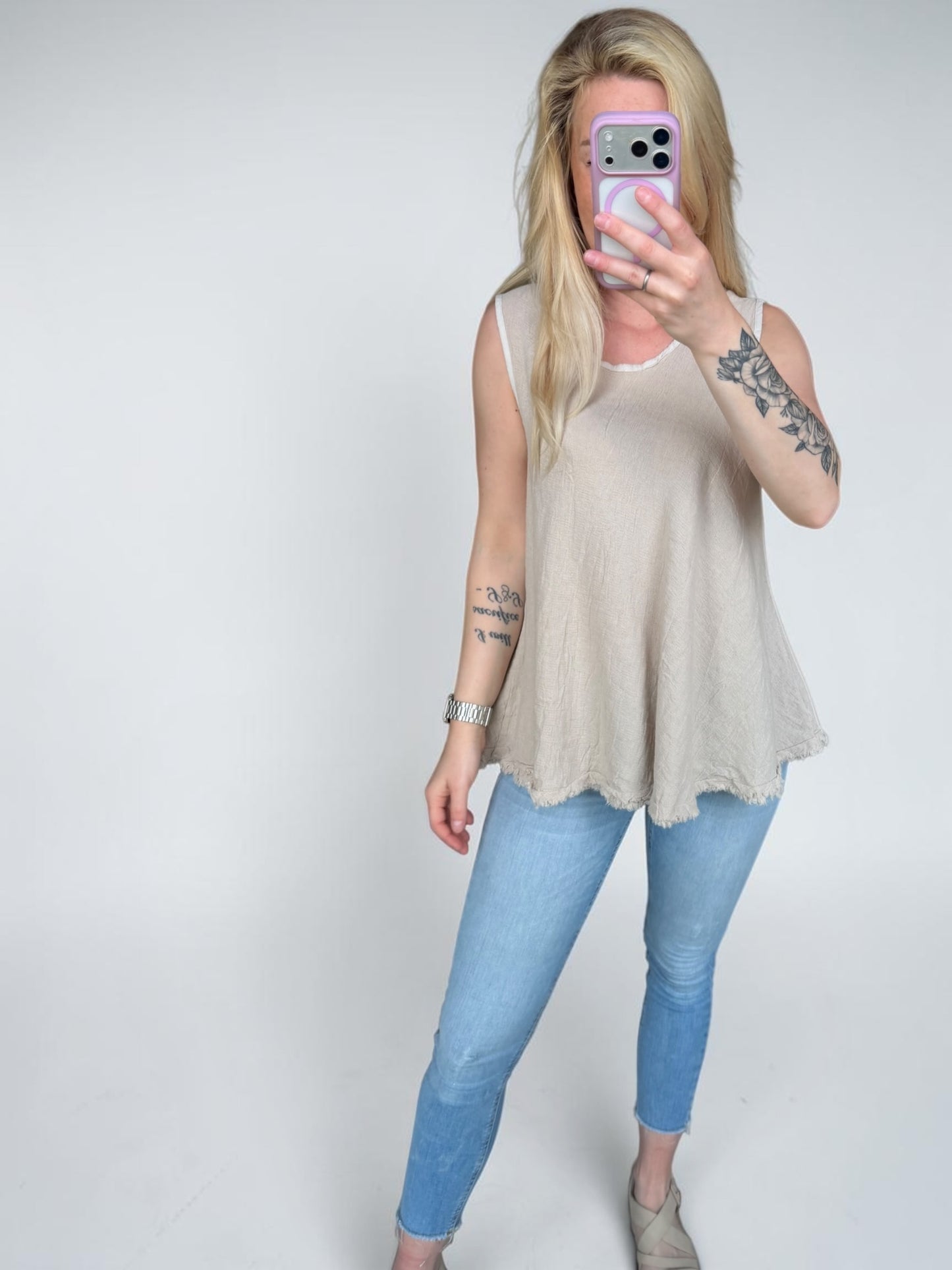 Luftiges Leinen-Top in A-Linie mit Fransenabschluss – lockeres Damen Sommeroberteil in Naturbeige