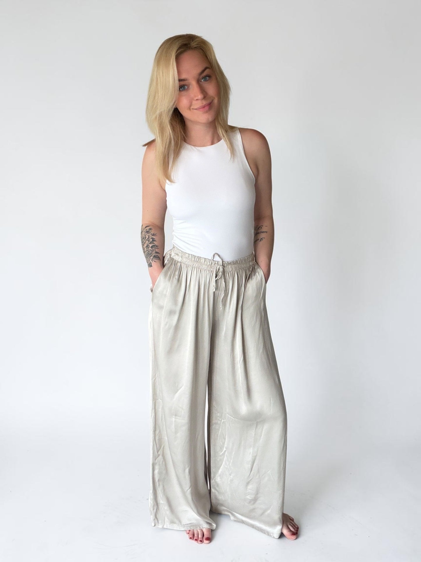 Satin-Look Wide Leg Hose mit Taschen - 100% Viskose