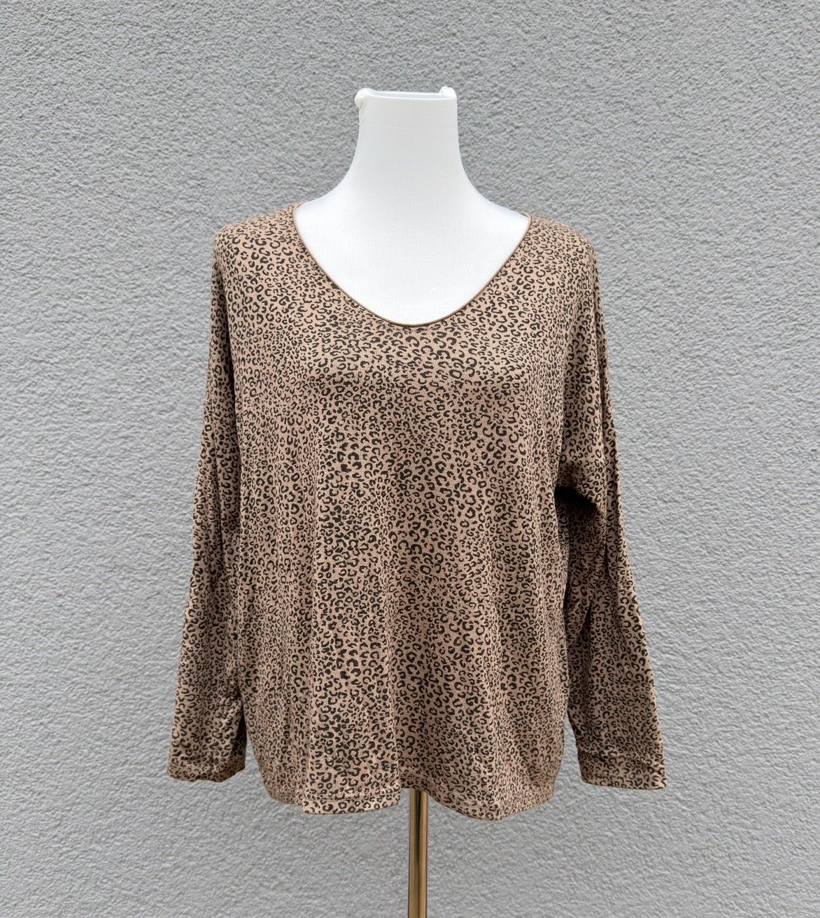 Damen Leo Pullover mit Animalprint und 20% Angora Wolle, Feinraummode, weiche Textur, stylischer Damenpullover.