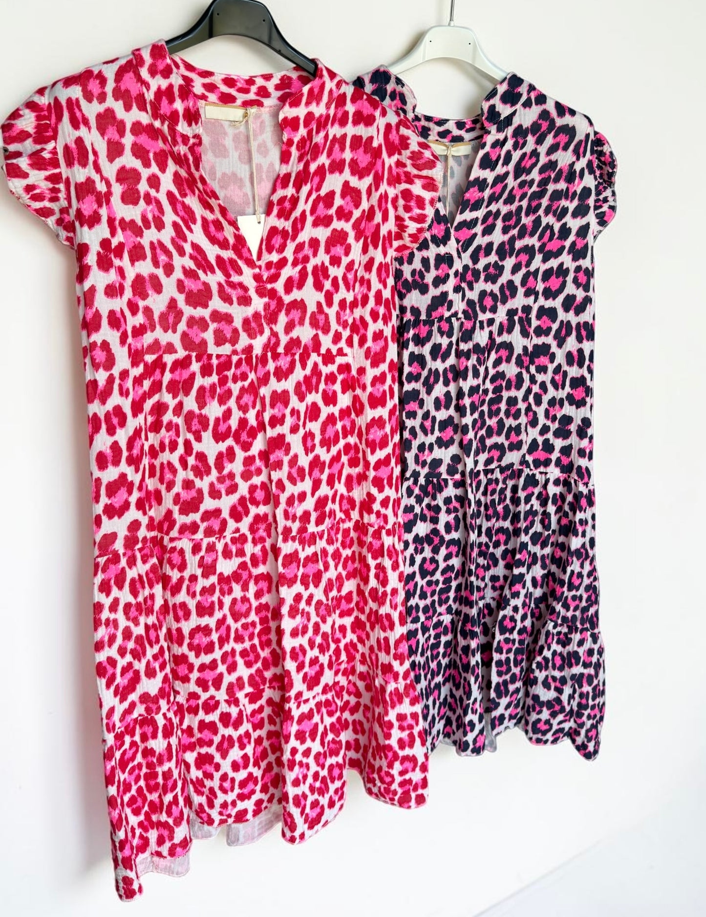 Musselin-Kleid mit Leo-Print und Rüschen