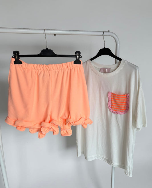 Lässiges Sommer-Set „Coral Ruffles“ – Oversized T-Shirt & Rüschen-Shorts