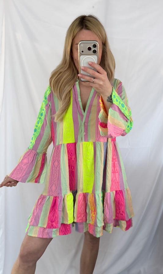 Bunte Boho Tunika im Ibiza Style von Feinraummode mit leuchtenden Neon-Farben, locker sitzend, ideal für sommerliche Looks