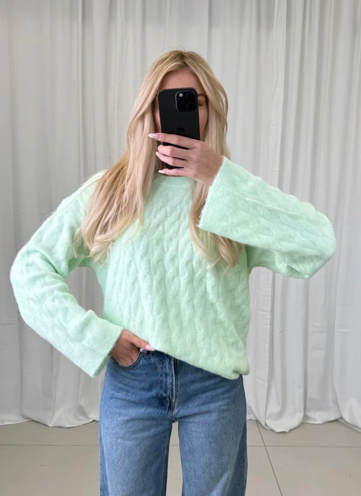 Feinraummode Mint Strickpullover, weicher und warmer Damenpullover mit rollkragen, detailreiche Strickmuster, bequem und stylish.