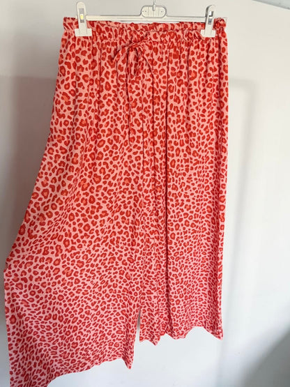 Luftige Palazzohose „Wild Sunset“ – Weite Sommerhose mit Leo-Print