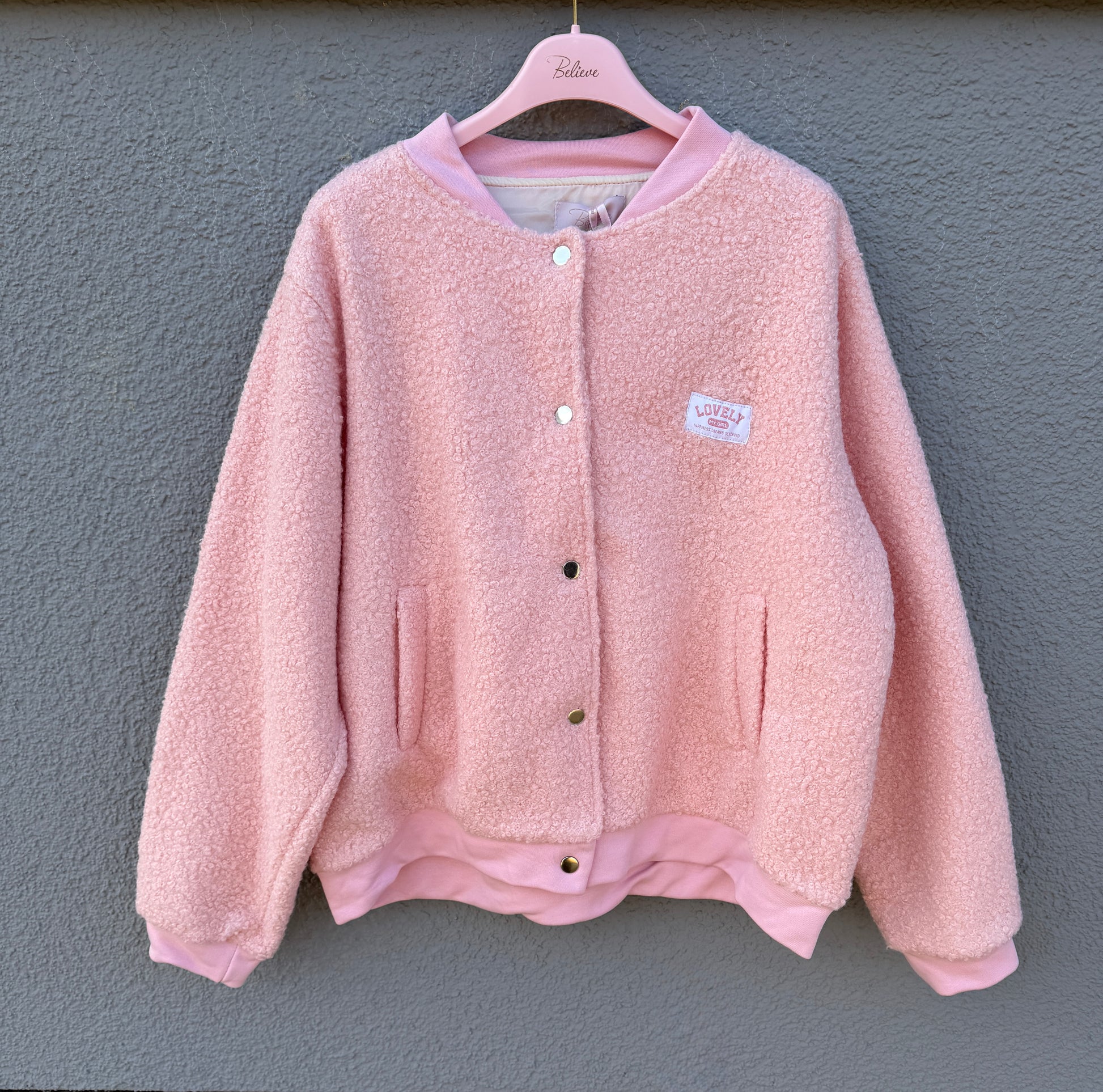 Feinraummode Collejacke Rosi in weichem Stoff, mit Reißverschluss und Kragen, in verschiedenen Farben für stilvollen Komfort.