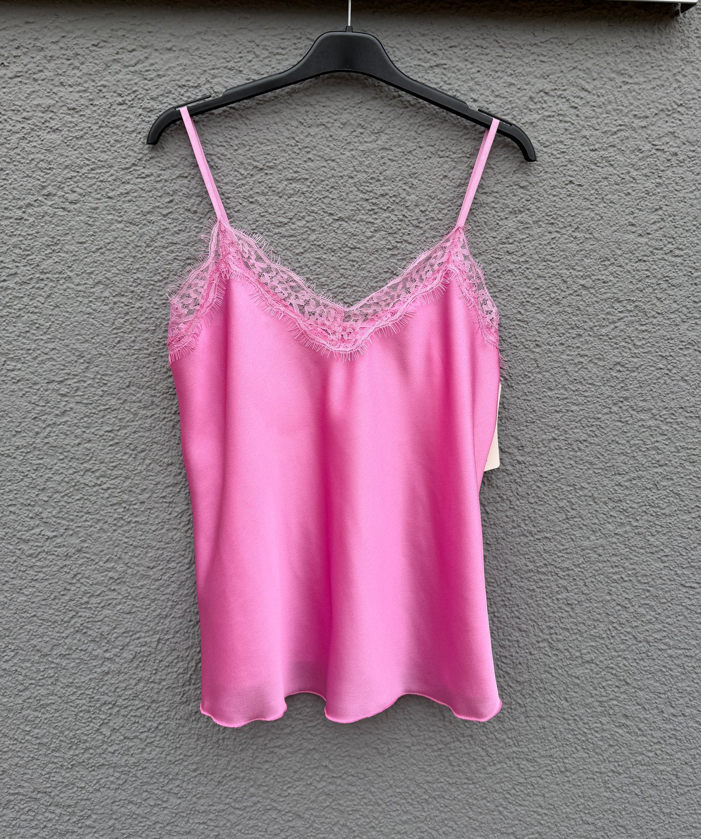 Feinraummode Spitzentop Jasmin in zarter Spitze, ärmellos und feminin, perfekt für ein elegantes Outfit.