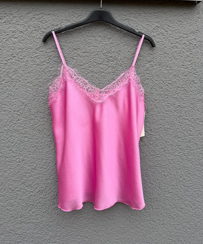 Feinraummode Spitzentop Jasmin in zarter Spitze, ärmellos und feminin, perfekt für ein elegantes Outfit.