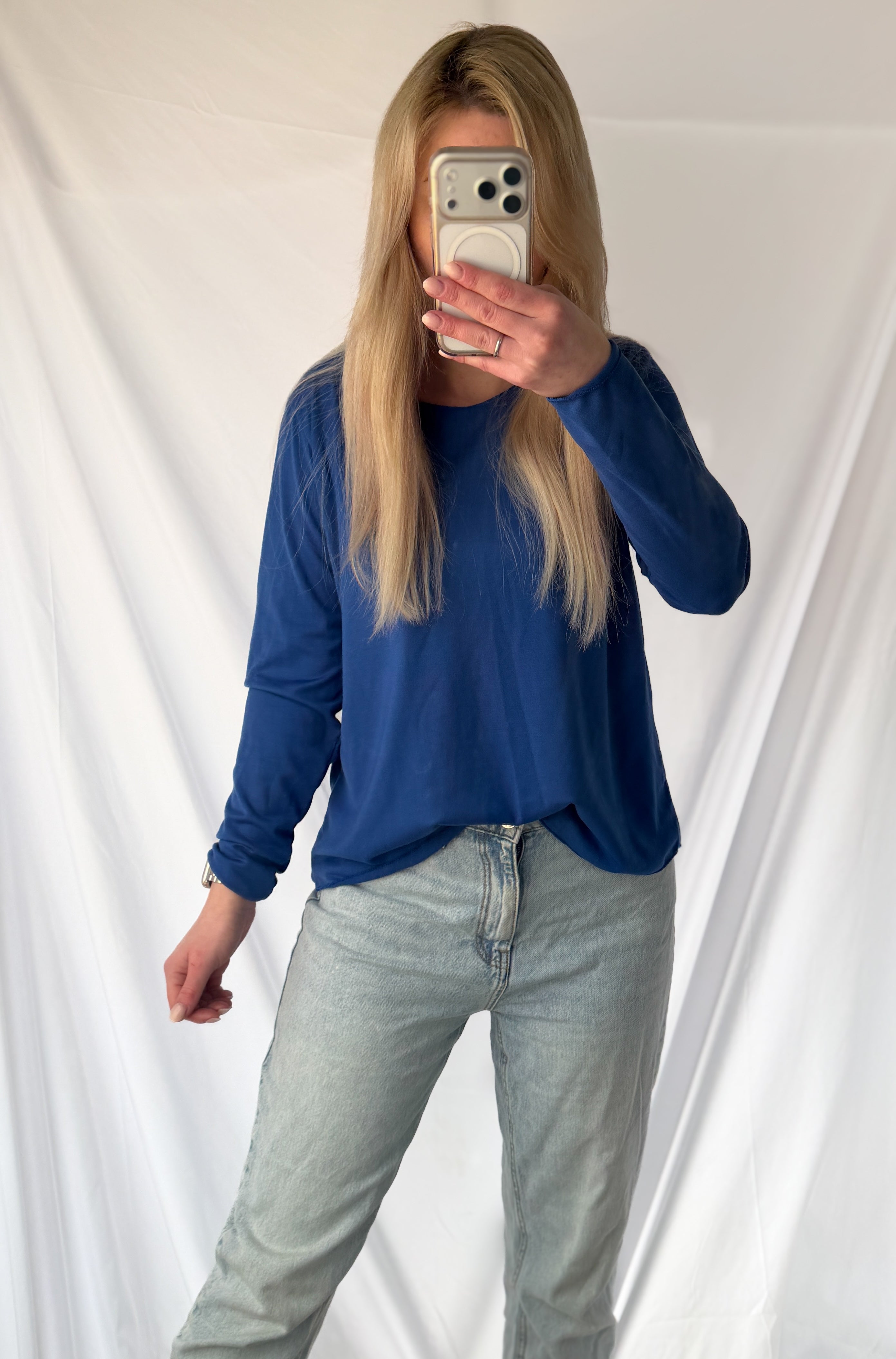 Königsblaues Feinraummode Longsleeve aus Viskose, bequemes Damen-Shirt mit langem Arm, weiches Material und stylischer Passform