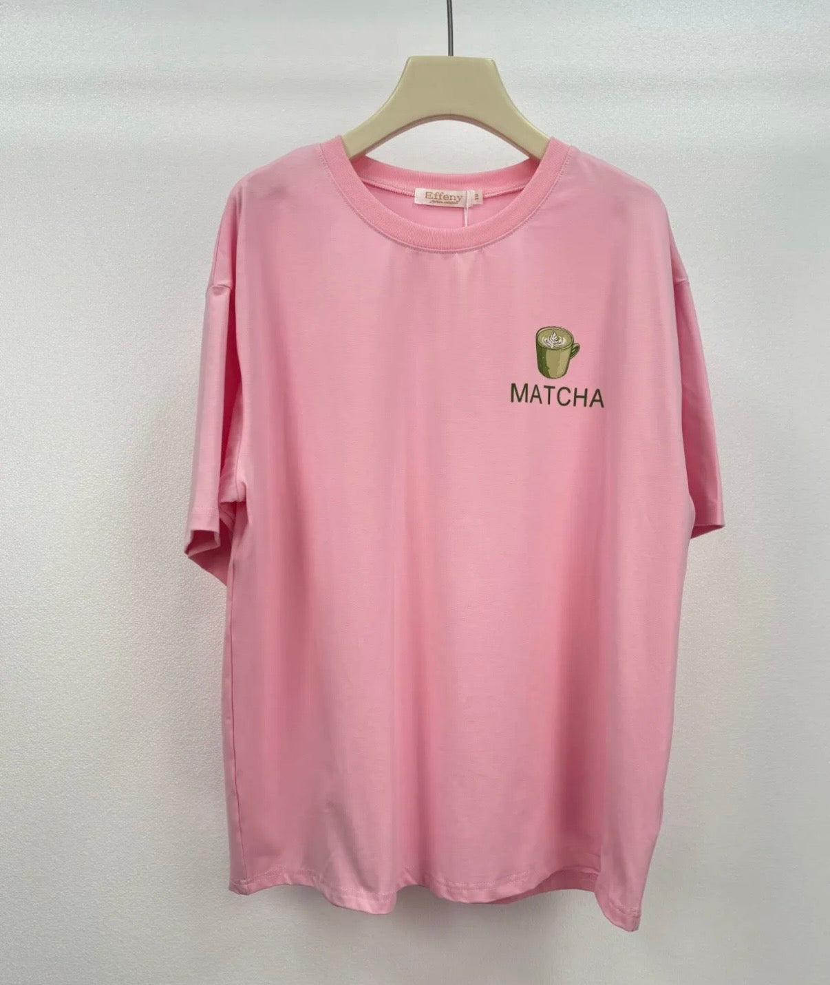 Rosa Matcha T-Shirt – Oversized Shirt mit Print