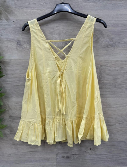 Elegantes Sommer-Top mit Volants und verspieltem Rückenausschnitt