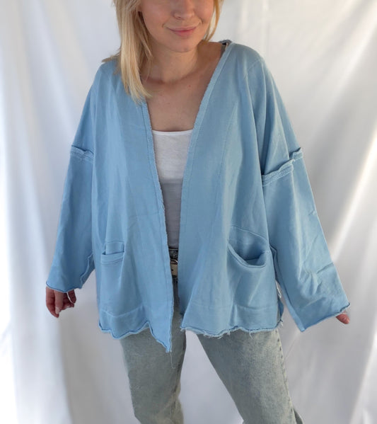 Feinraummode Miley Jacke aus wasserabweisendem Stoff, mit Reißverschluss und Kapuze, in moderner, sportlicher Passform.