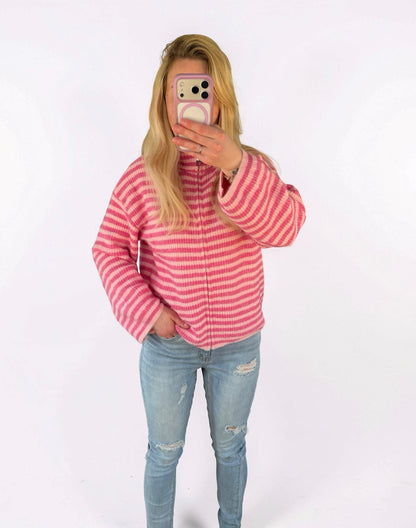 Pink gestreifter Zip-Cardigan – Cozy Chic Strickjacke mit Reißverschluss