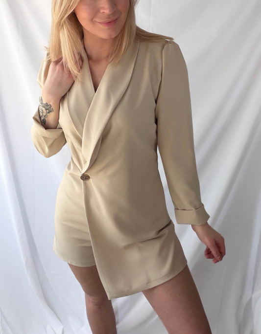 Eleganter Damen-Blazer-Jumpsuit in Beige mit Blazer-Look, Feinraummode, modischer Einteiler für Damen, stilvoll und bequem