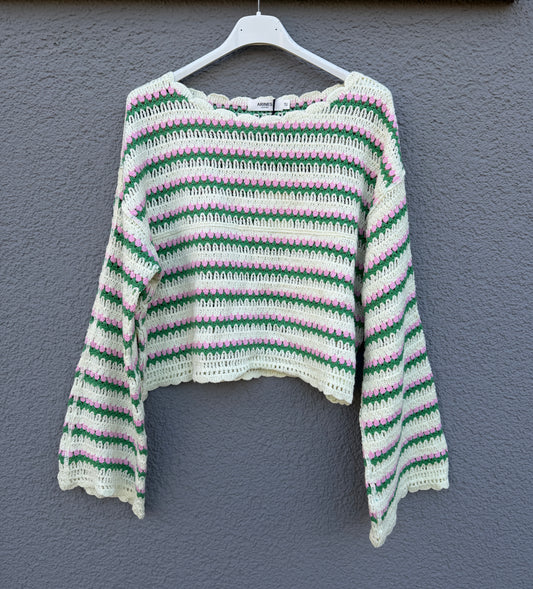 Gestreifter Häkelpullover im Boho Style
