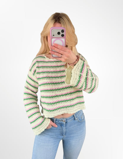 Gestreifter Häkelpullover im Boho Style