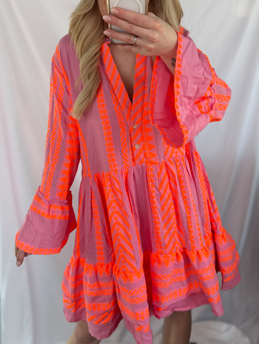 Bunte Boho Tunika im Ibiza Style von Feinraummode in leuchtendem Orange und Pink, luftige Baumwolloptik, perfekte Sommermode
