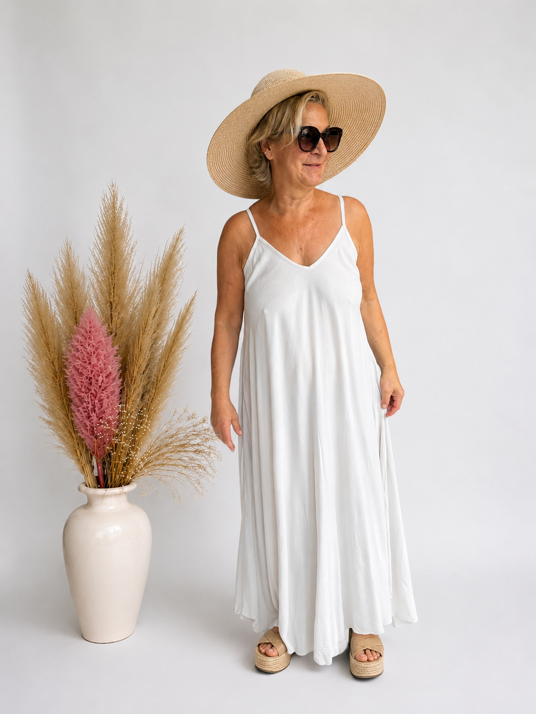 Fließendes Maxikleid mit Spaghettiträgern – luftiges Sommerkleid in A-Linie mit V-Ausschnitt