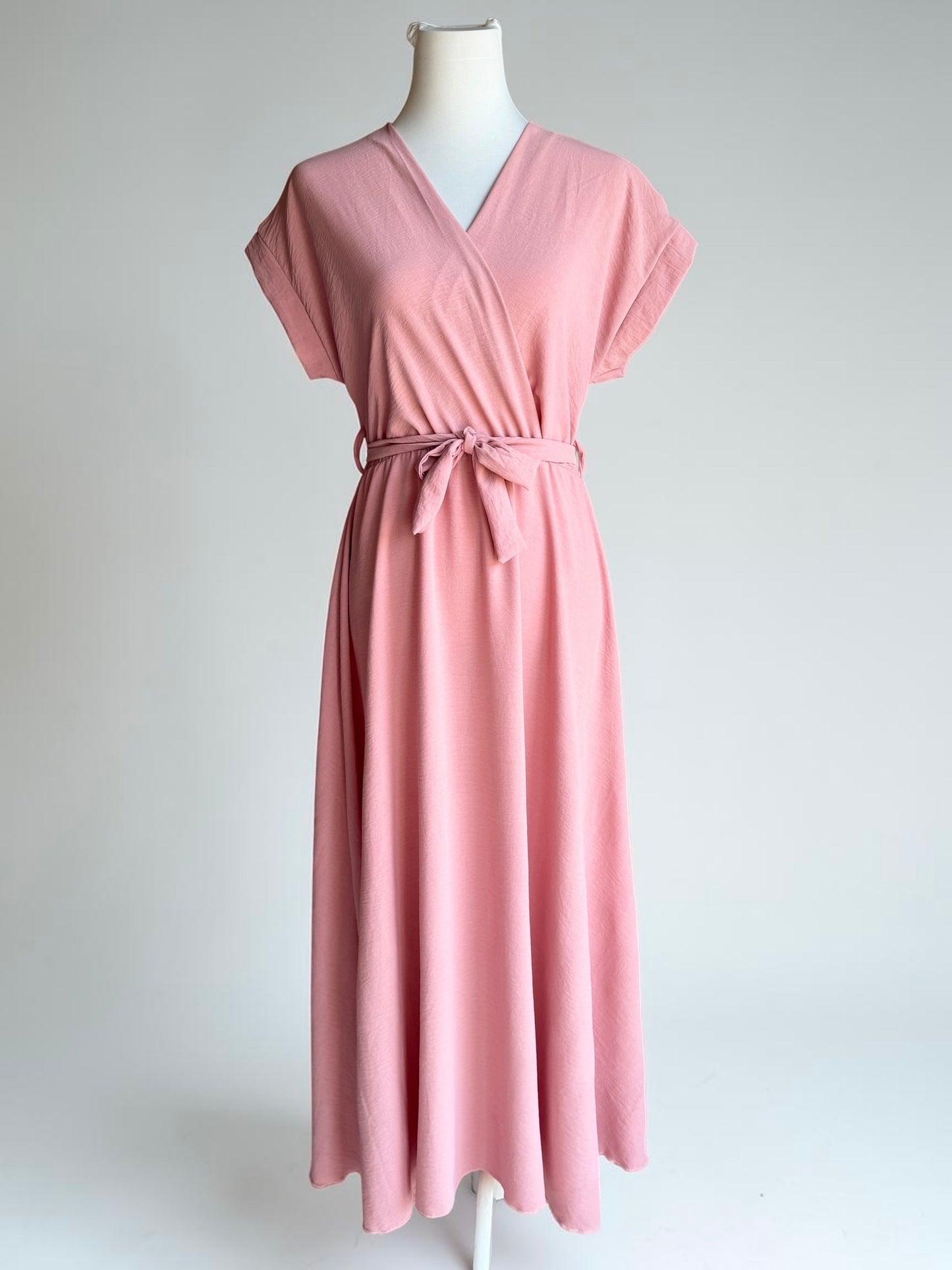 Kurzarm-Maxikleid in Wickeloptik
