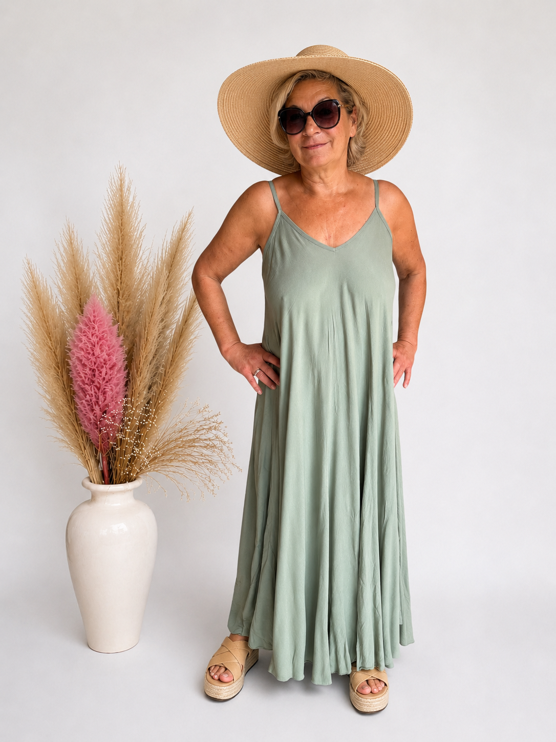 Fließendes Maxikleid mit Spaghettiträgern – luftiges Sommerkleid in A-Linie mit V-Ausschnitt