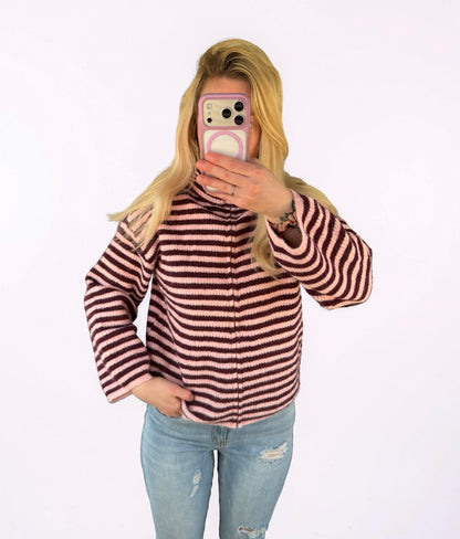 Rosa gestreifter Zip-Cardigan – Cozy Chic Strickjacke mit Reißverschluss