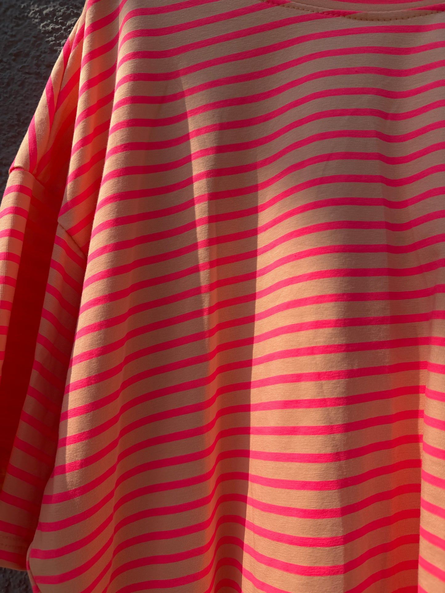 Gestreiftes T-Shirt in orange