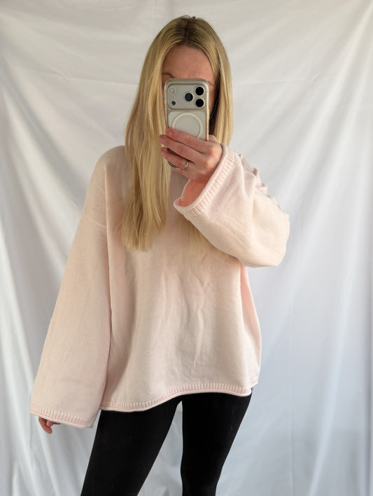 Bequemer oversized Damen Pullover Mandy von Feinraummode, weicher Strick, lockerer Schnitt, in neutralen Farben.