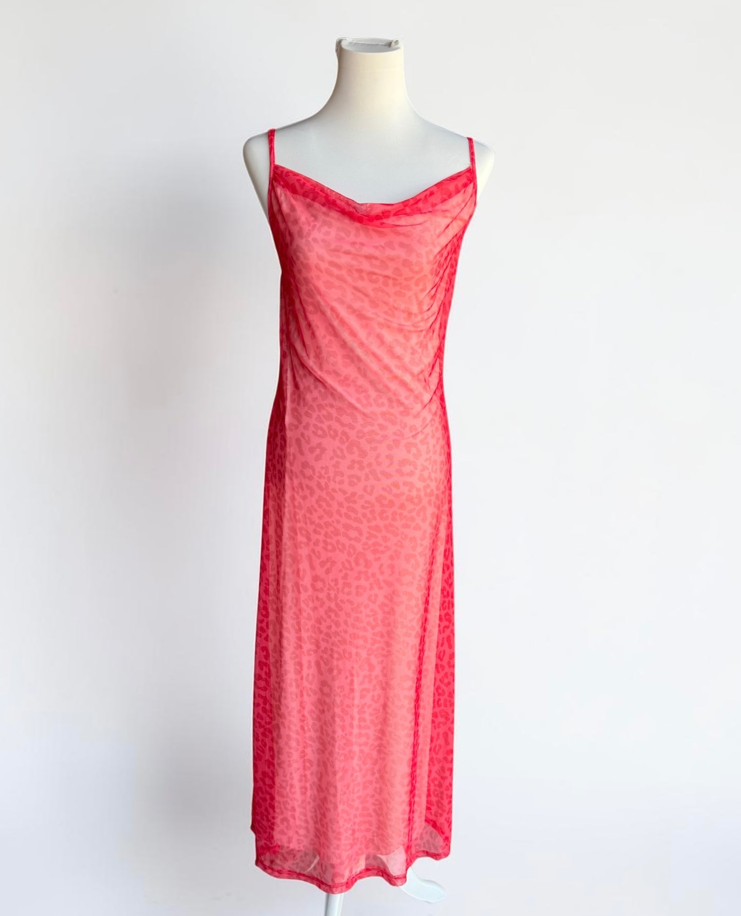 Elegantes Mesh-Maxikleid „Sunset Glow“ – Wasserfall-Ausschnitt & Leo-Print