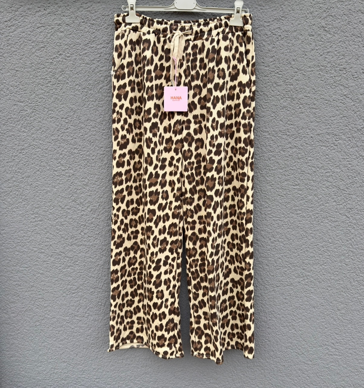 Damen Hose mit Leopardenmuster und Gummibund – Leo Print Trendmode günstig kaufen