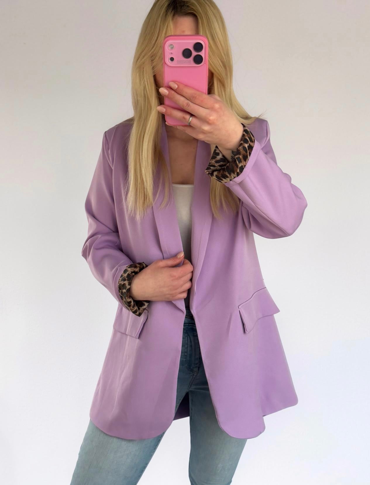 Eleganter Nice Fit Blazer in flieder mit Leopardenprint