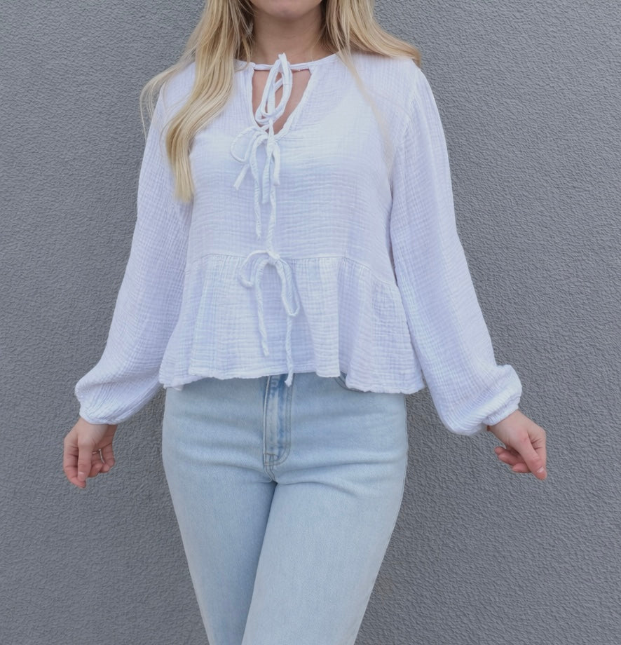 Feinraummode Musselinbluse mit süßen Schleifen, leichte Baumwollbluse mit verspielten Schleifen und zartem Stoff, für Damenmode