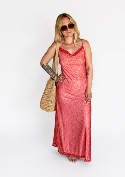 Elegantes Mesh-Maxikleid „Sunset Glow“ – Wasserfall-Ausschnitt & Leo-Print