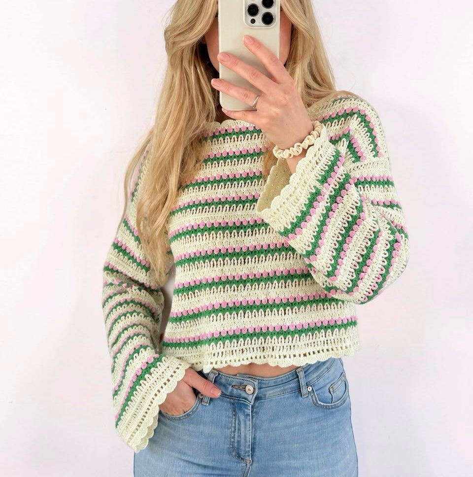 Gestreifter Häkelpullover im Boho Style