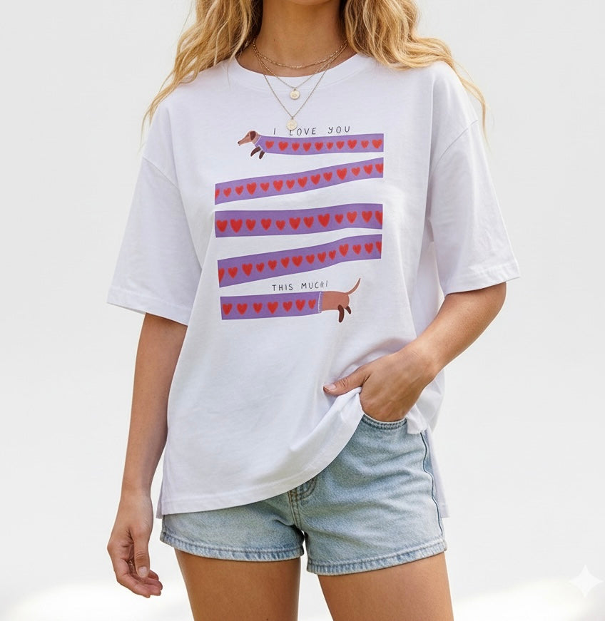 Weißes T-Shirt mit Dackelprint & Herzen