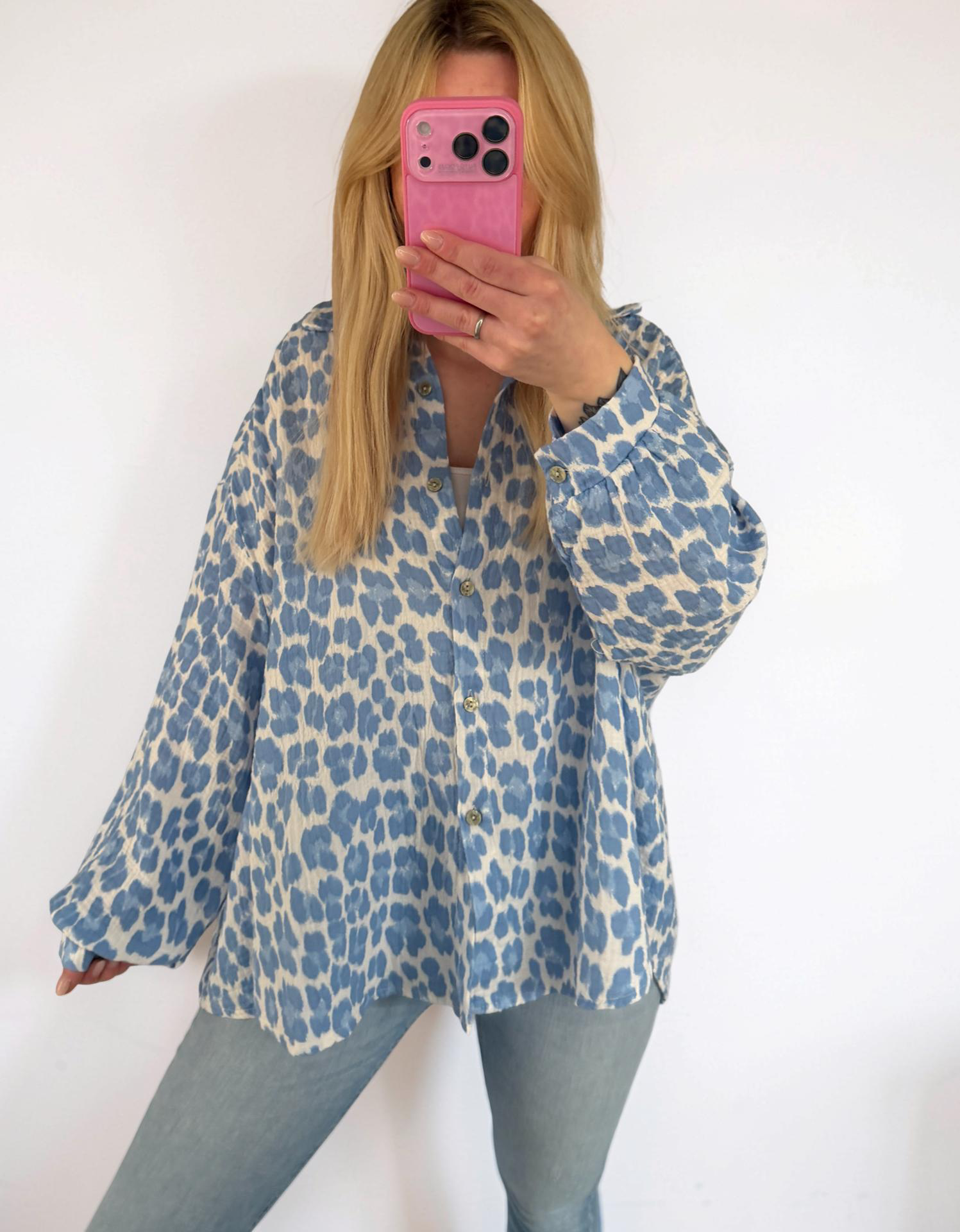 Oversize Musselinbluse Leopardenmuster blau weiß