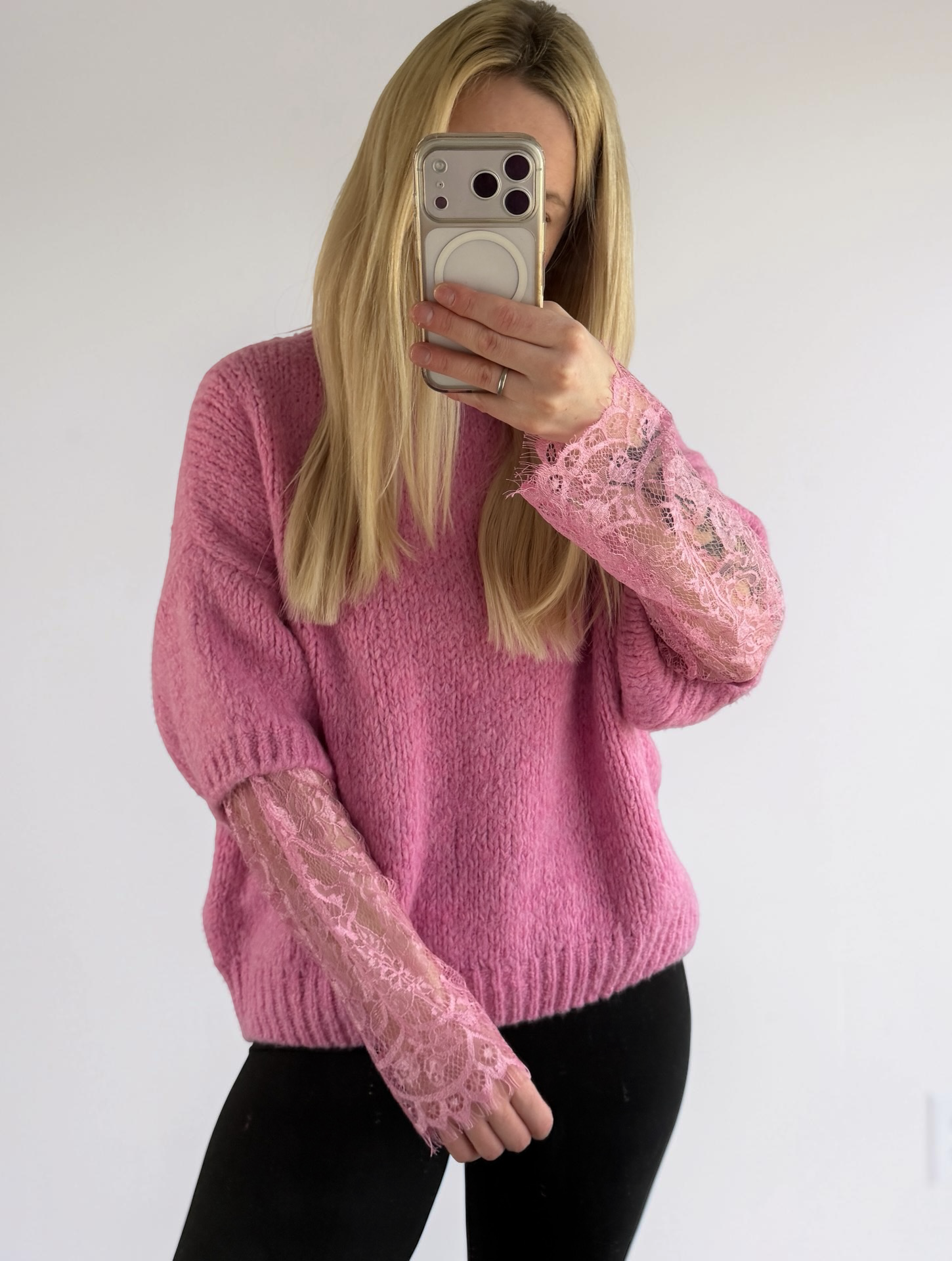 Pullover mit Spitzenärmeln Alya - pink