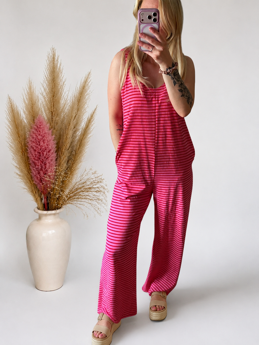 Lässiger Jumpsuit mit Ringelstreifen in Beere & Rosa